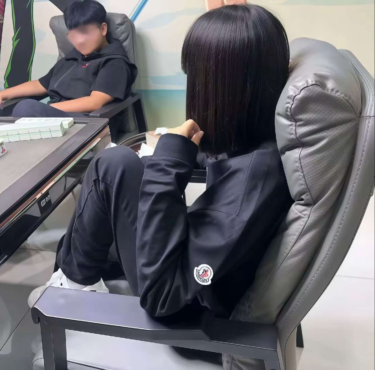 xinmss10's tweet photo. 来个给我挡霉运的傻逼，今晚我打麻将输一次你家里就死一个人，输一把10块，你得给我补20，操你妈的  #ATM奴 #吸金 #账单奴 #无脑贡 #报销奴  #压榨奴 #工资奴 #贡奴  #账单奴 #榨金 #大额奴 #喷金 #压榨 #上贡 https://t.co/QIhPWqZHQ0