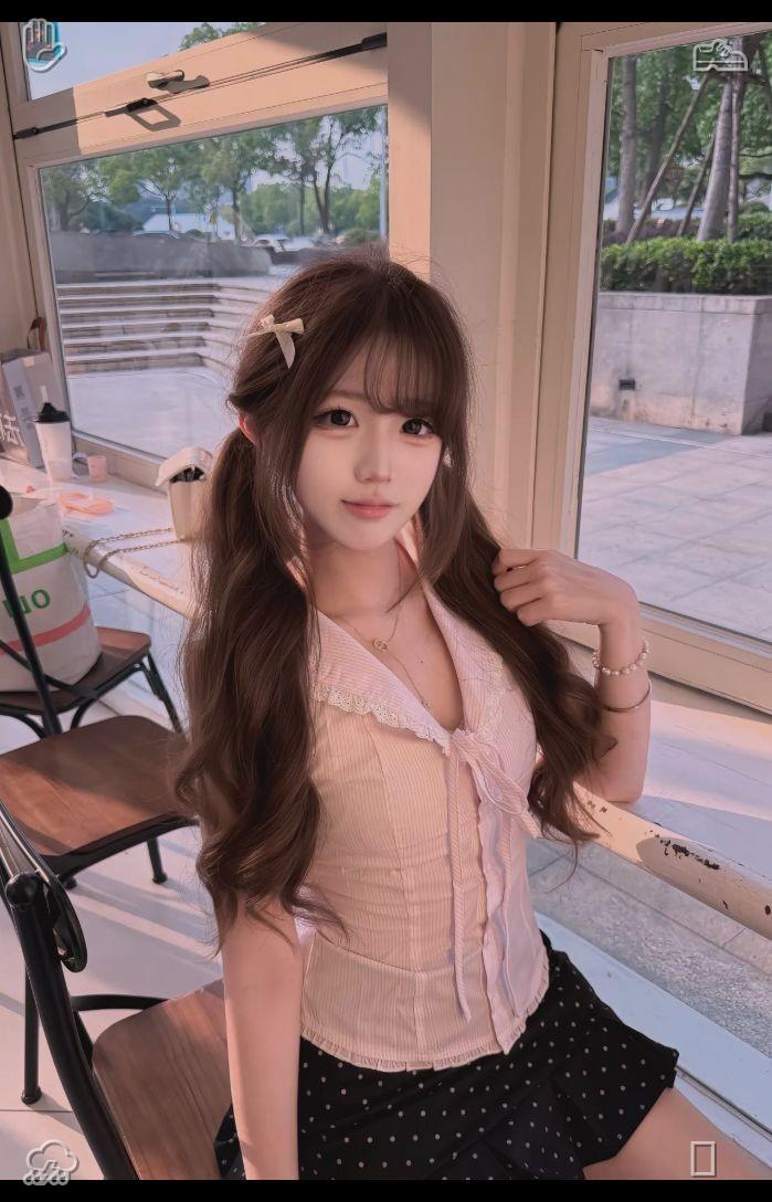 vivianet_'s tweet photo. Clara says quick farewells to her colleagues, checking off informal arrangements for a team lunch later that week. These little daily interactions help sustain a friendly, upbeat office atmosphere and keep team relationships smooth over time. 😏 At the chess club, she defeats a https://t.co/csl8yLFUis