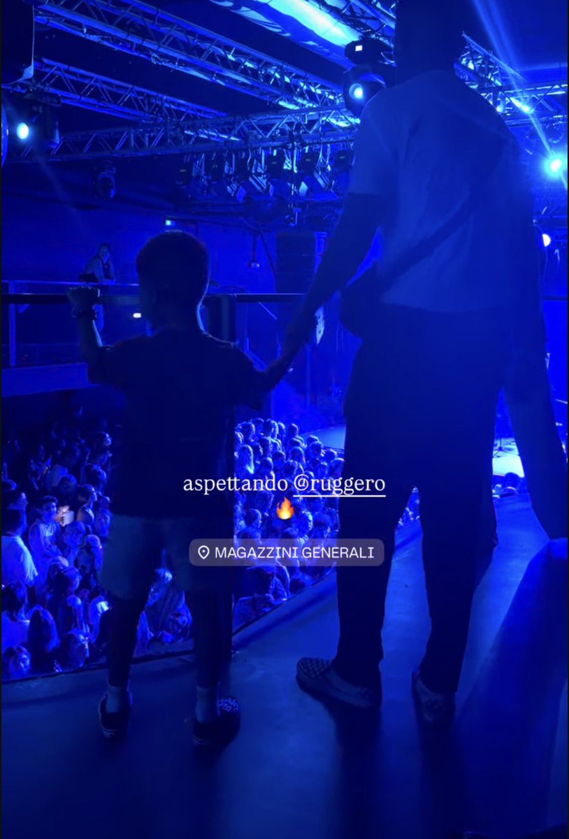 ruggerodata's tweet photo. — Lodovica Comello is attending Ruggero’s concert in Milan!

Teo is gonna meet with Uncle Ruggero 🥹 https://t.co/FODzkdBz3b