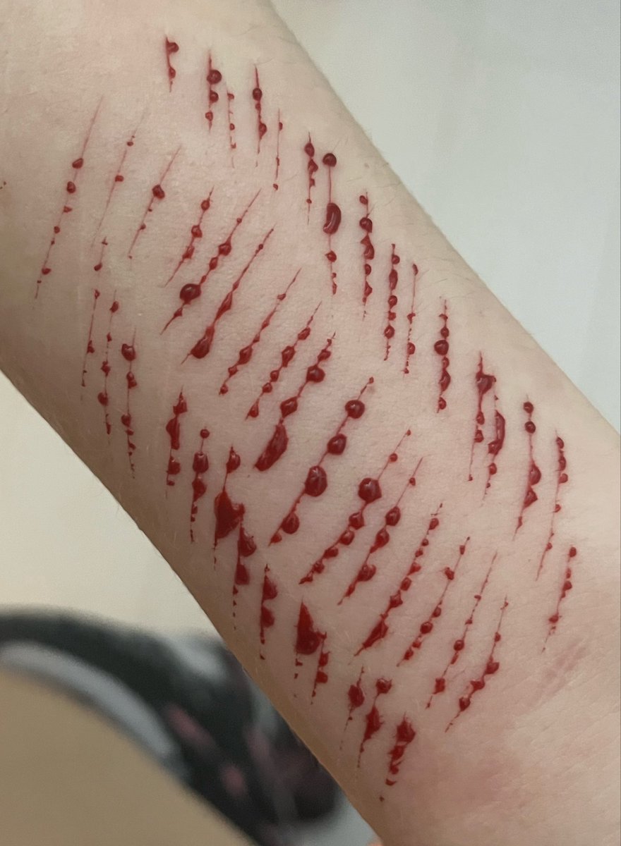 kangelscake's tweet photo. My sfw makeup for Halloween! 👻 yay! #sfwtwt ALL FAKE! Fake body! https://t.co/wY2t6apzdT