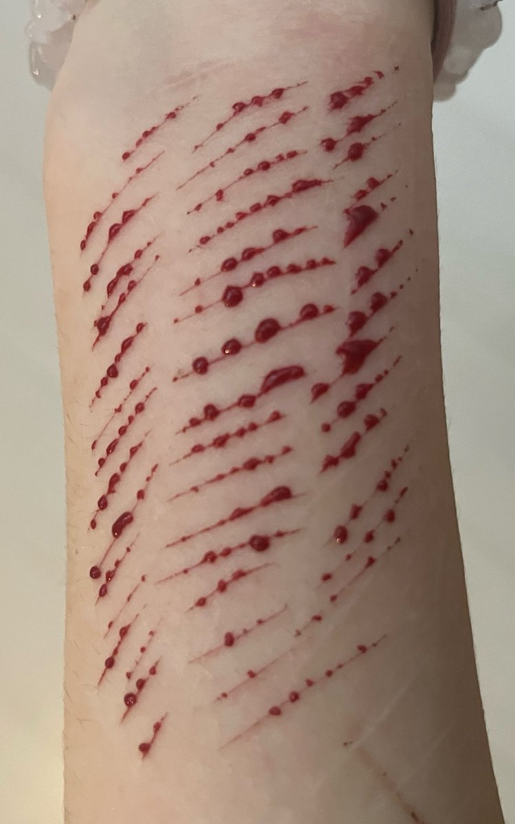 kangelscake's tweet photo. My sfw makeup for Halloween! 👻 yay! #sfwtwt ALL FAKE! Fake body! https://t.co/wY2t6apzdT
