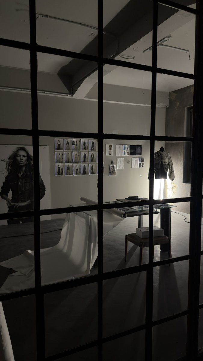 ItsSyy's tweet photo. got to see Gaphouse 57 before the soft opening through friends involved with the space. Then came back for the soft opening a little later.

really like what’s going to be build there.

new space for art, sound and fashion in a city where culture gets pushed out.
~15 min from Frankfurter Tor.

Haderlump moved their atelier in, more artists are following, and the space will host exhibitions and events over the next year until construction starts…

around 200 people from Berlin’s fashion, art, media and cultural scene came by for its soft opening.

(Last video is before the soft opening
