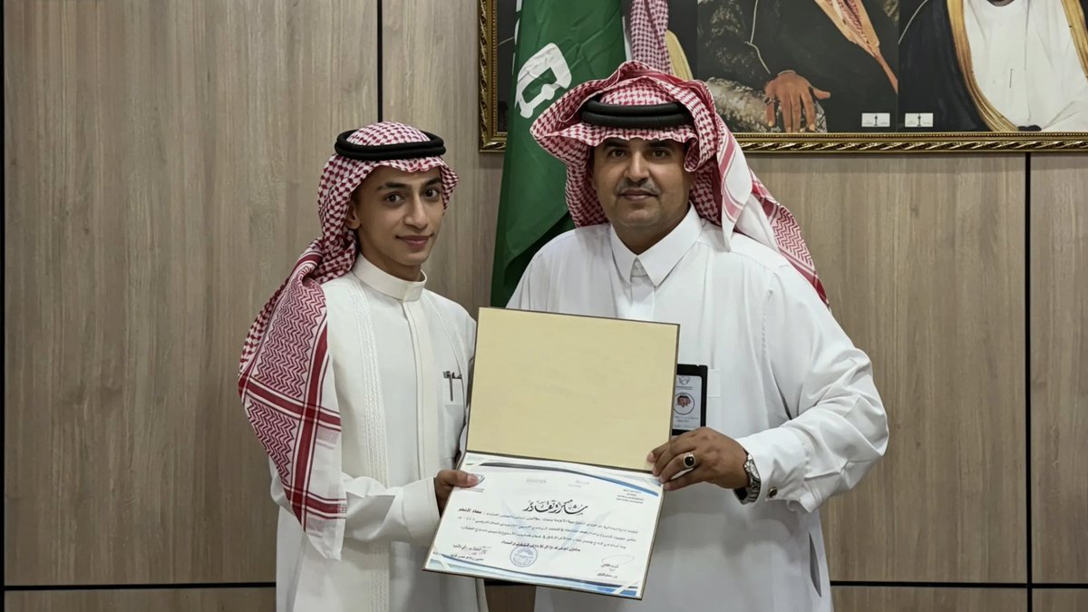 muath_ashqar's tweet photo. - تكريمي من إدارة مدرسة دار الرأي النموذجية الابتدائية، لمشاركتي بالأسبوع التمهيدي لعام 1448 هـ ، وهآ انا ازف نفسي بكل انجاز وفخر 🏆✨. 
شكرًا لـ @DarAlraiE https://t.co/4jFaFVAw13