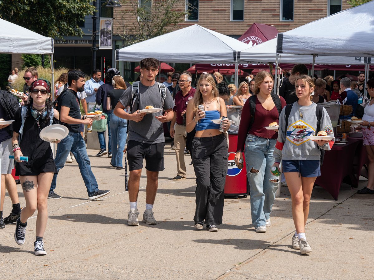 RICNews's tweet photo. WELCOME to over 1,900 new First-Year and Transfer students! ⚓️ 

We celebrated our NEW Anchors with our annual Convocation BBQ – here are a few of our favorite moments. 🫶 https://t.co/ol25Y8BvCU