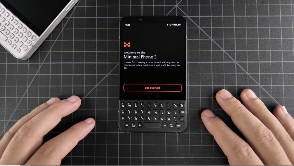 thebbcollector's tweet photo. Video: Erster Blick auf das Minimal Phone 2 und Minimal OS https://t.co/u5ehD1oZRI #bbugks #minimalphone2 #PressAnyKey https://t.co/dbQqEmvI8O