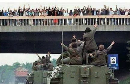 zkusovac's tweet photo. Belgrade 1991 vs. Belgrade 2026

35 years of Greater Serbian Nazism: plus ça change, plus c'est la même chose https://t.co/IFngPquiQ5