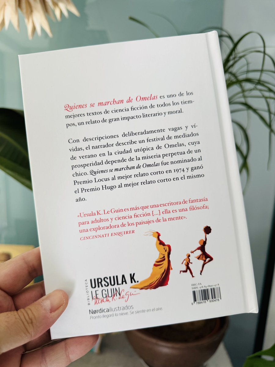 Nordica_Libros's tweet photo. Ya podéis encontrar en las librerías la nueva edición de uno de los textos más fascinantes de Ursula K. Le Guin: «Quienes se marchan de Omelas», ilustrado por @VazquezEva .
Un relato de gran impacto literario y moral.
#ursulakleguin
#omelas
#cienciaficcion https://t.co/RGhoSkuywR