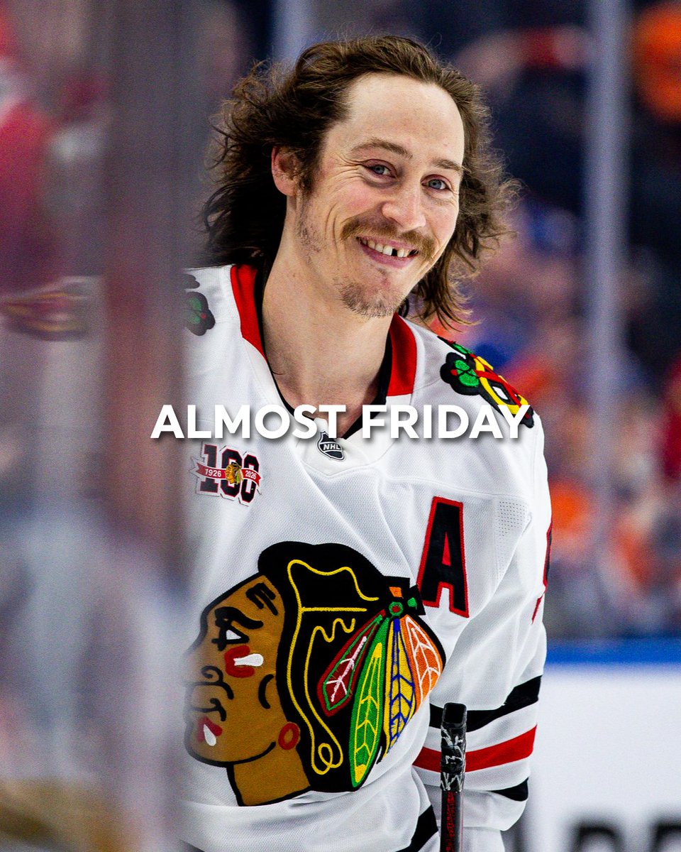 NHLBlackhawks's tweet photo. another day closer to hockey 🤝 another day closer to the long weekend https://t.co/QwfSuMbcKN