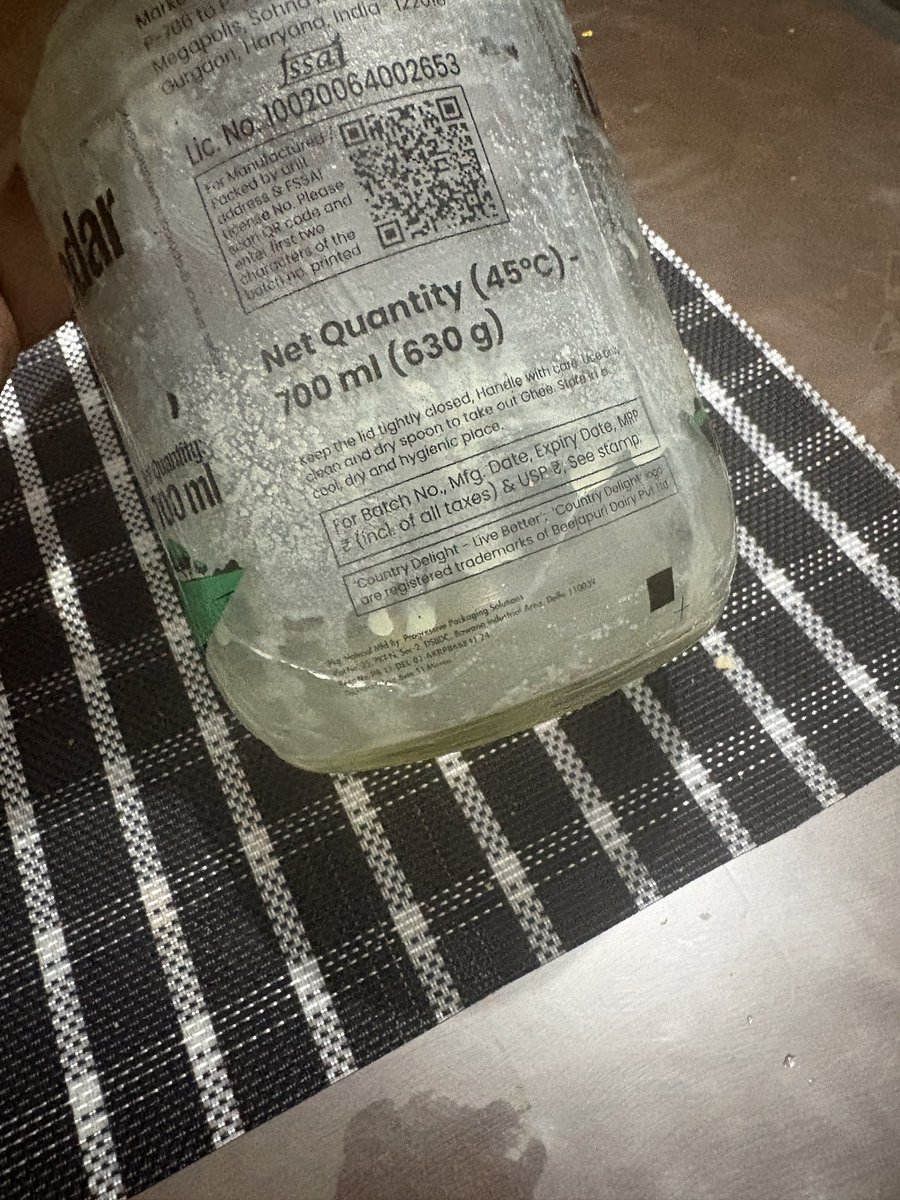 siddg1996's tweet photo. I recently ordered a   @_countrydelight ghee from @blinkitcares on 20th August, only to discover on 31st August that the bottle had cracked and was leaking slowly—a defect I missed initially. When I raised the issue, the chatbot failed to resolve my complaint.
@jagograhakjago https://t.co/zjfqKSjQ7q