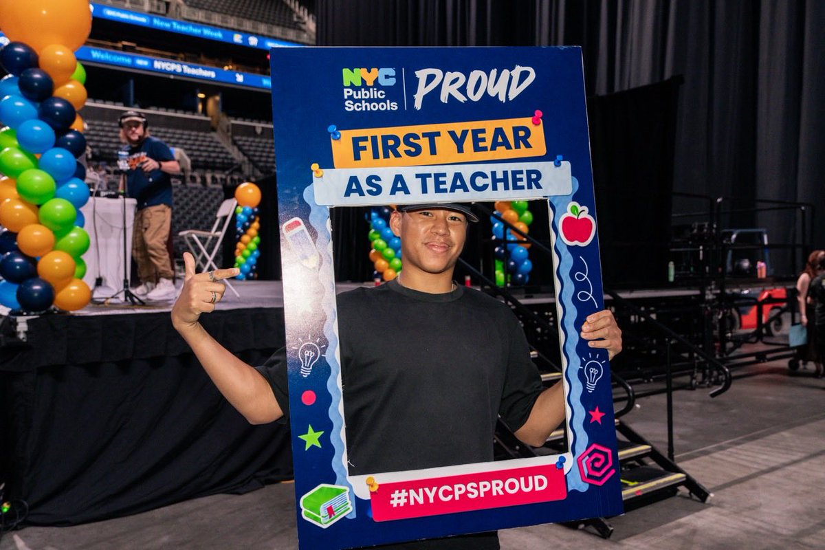 NYCSchools's tweet photo. This week, we welcomed thousands of new teachers to NYCPS for #NewTeacherWeek!

Our kickoff event marked the beginning of their teaching journey at @NYCSchools. https://t.co/1NDEaJjuVq