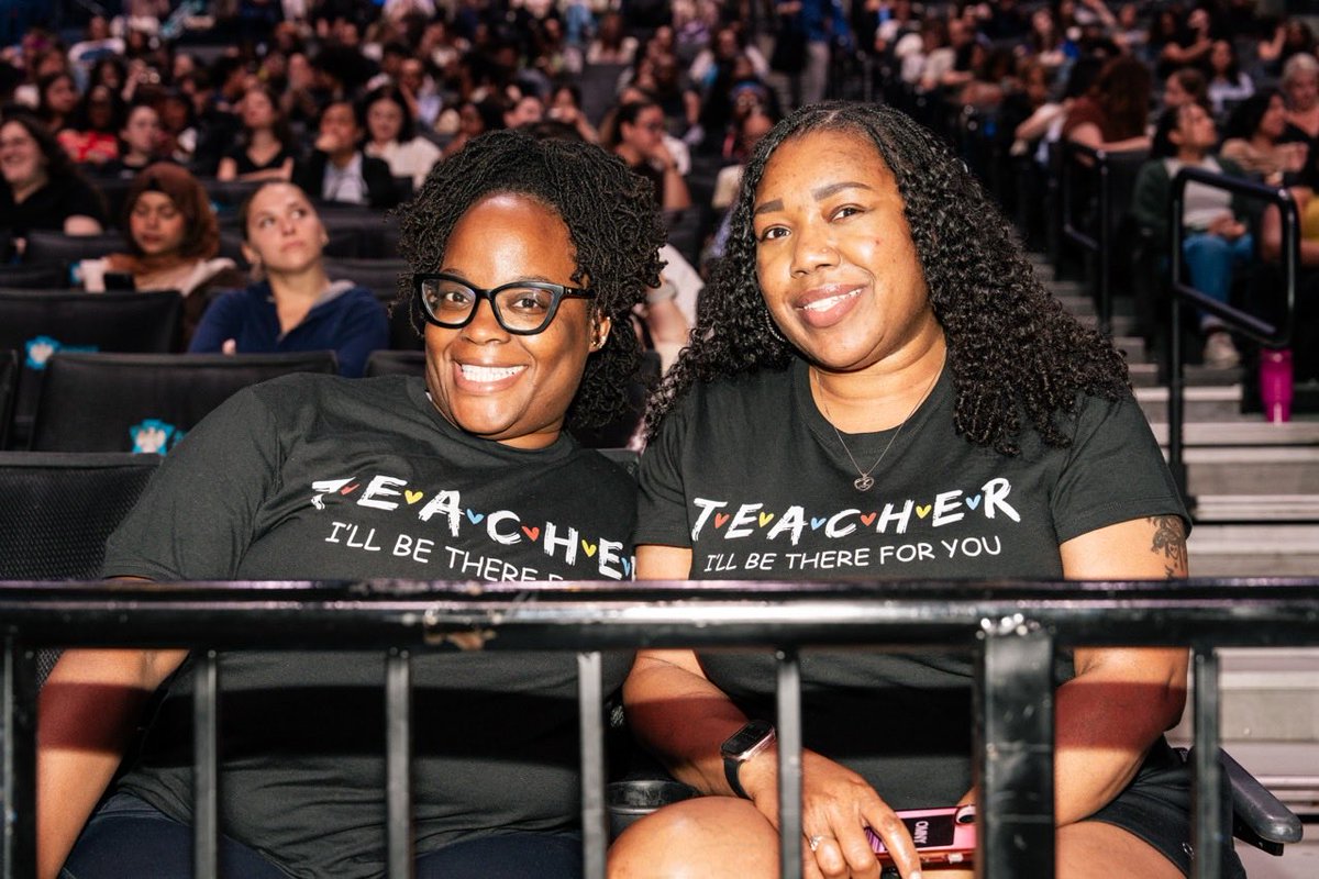 NYCSchools's tweet photo. This week, we welcomed thousands of new teachers to NYCPS for #NewTeacherWeek!

Our kickoff event marked the beginning of their teaching journey at @NYCSchools. https://t.co/1NDEaJjuVq