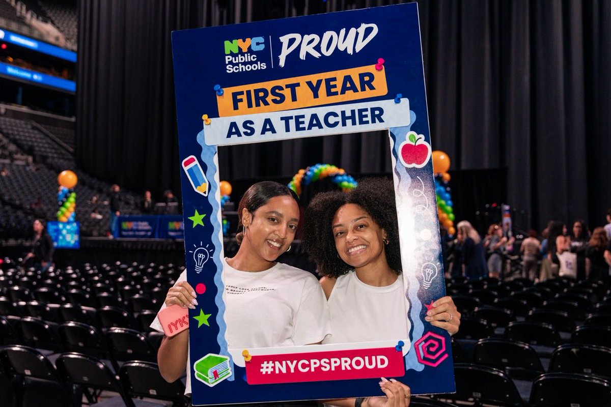NYCSchools's tweet photo. This week, we welcomed thousands of new teachers to NYCPS for #NewTeacherWeek!

Our kickoff event marked the beginning of their teaching journey at @NYCSchools. https://t.co/1NDEaJjuVq