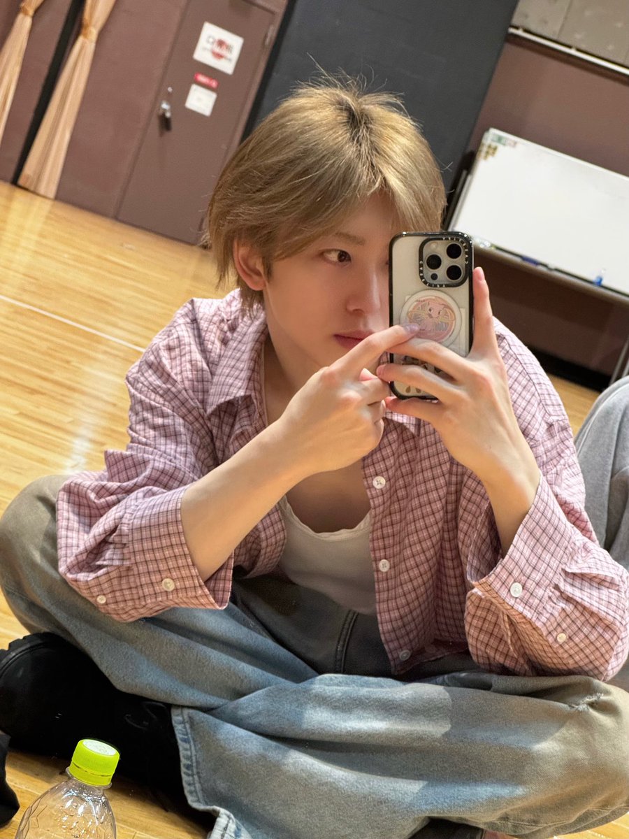 fuukiakari's tweet photo. I had the most exhausting day at work and just saw he messaged ☹️ sweetie pie https://t.co/wekMk52Omh