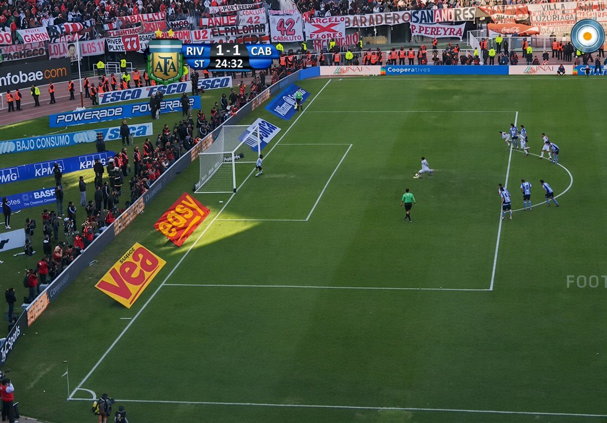 BocaTeVe's tweet photo. Juan Carlos Olave se adelantó en el penal que le atajó a Pavone en la promoción 2011. 
Se tiene que jugar el partido de vuelta. https://t.co/0vNIspCUVe