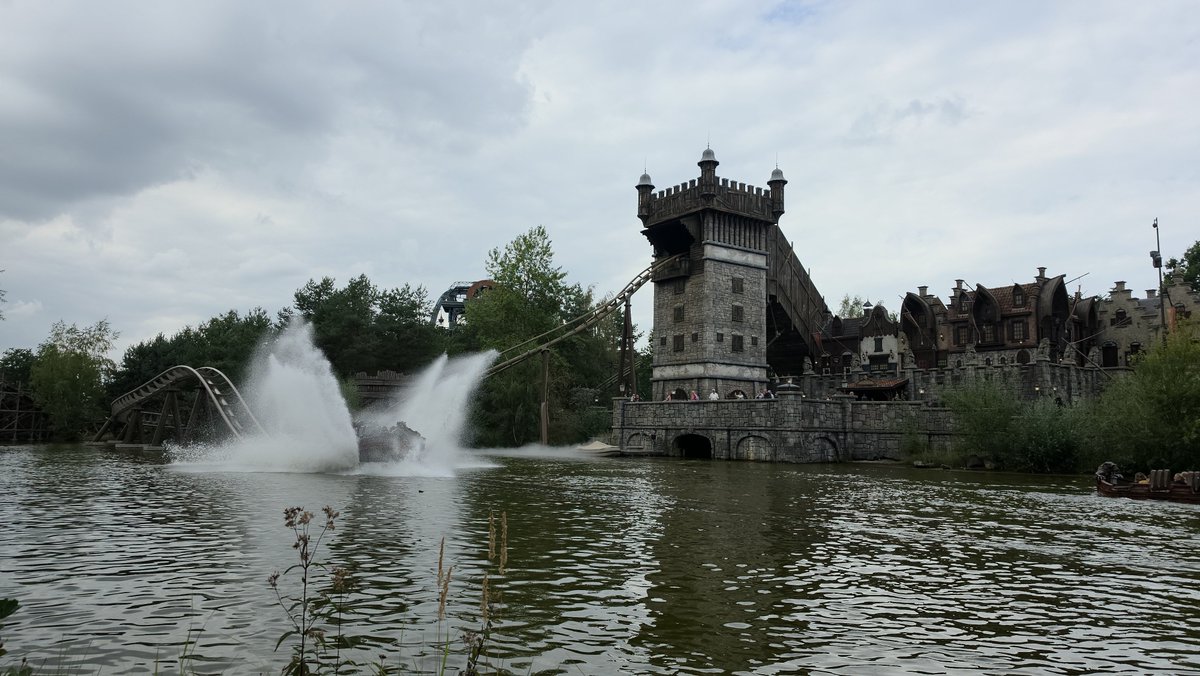AshesOfBK's tweet photo. Hello annual I visited a new park post as I just need to say that Efteling is stunning. Best quality dark rides I've seen outside Disney. Danse Macarbe is maybe my new No.1 Dark Ride, the atmosphere and ride system are insane. https://t.co/XIZt6QA73z