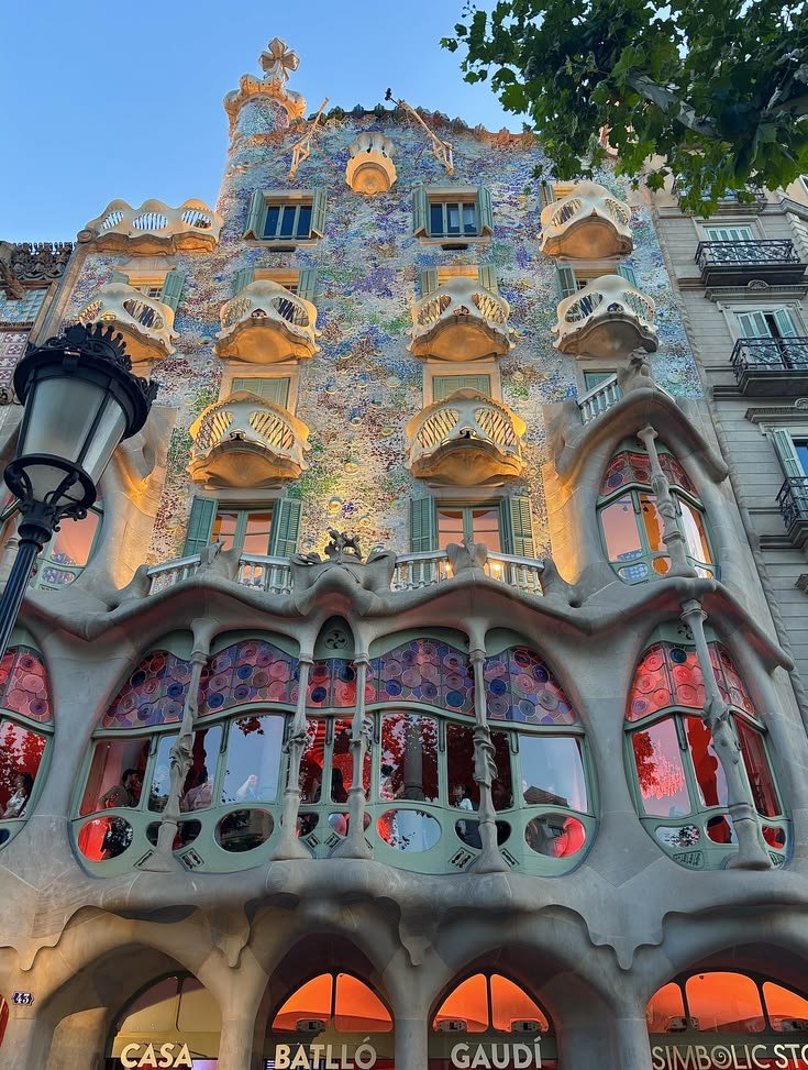 echoesofworld's tweet photo. Barcelona, Spain https://t.co/6hHgmRw674