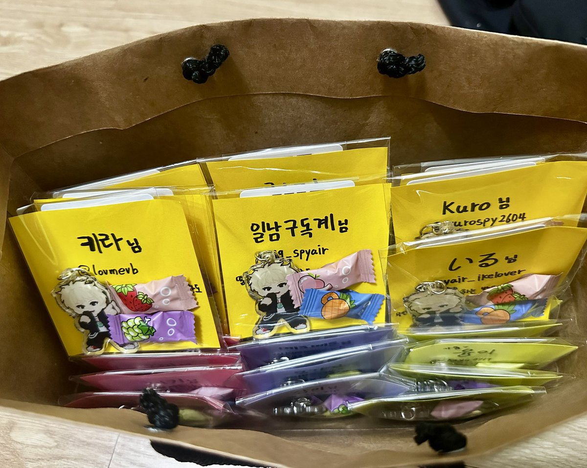 Ion_2KE's tweet photo. 🚩한락디 나눔

키링+포카 나눔 최종입니다🫶
명단 이상하다 하시는 분들은 쪽지주세요!!!
당일 타래로 공지 올릴게요(o^^o)

여분 : 
포카 16장, 키링 멤버별 하나씩 <현장나눔합니다!!

오셔서 닉넴 말씀해주세요!!
현장나눔은 뫄뫄받으로왔어요~ 하심 드립니다🫰 https://t.co/oHA9KTPRWZ