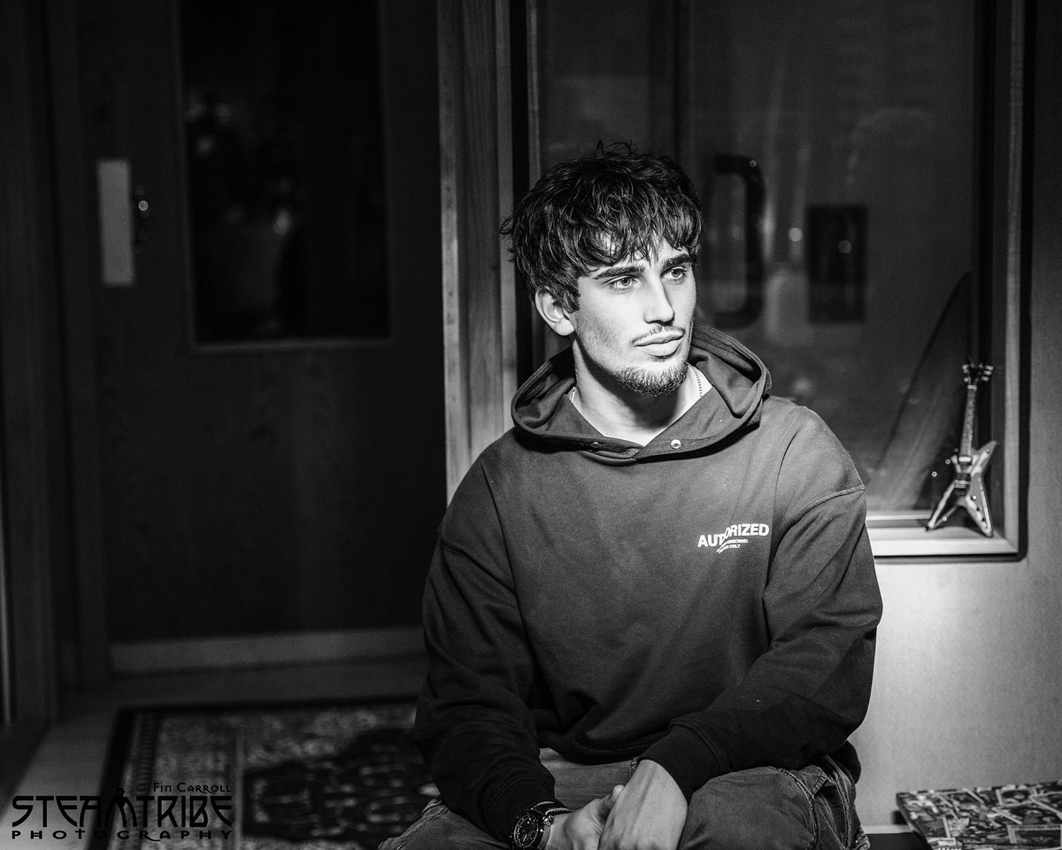MonetDonnnax's tweet photo. If walls could talk, Battery Studios would have stories for days. My first time stepping outside racing—and I loved it. Grateful to @mixmanpaz for the invite. Unreal vibes watching @alessiogaravello work his magic in the studio. https://t.co/JobSlhUu06
