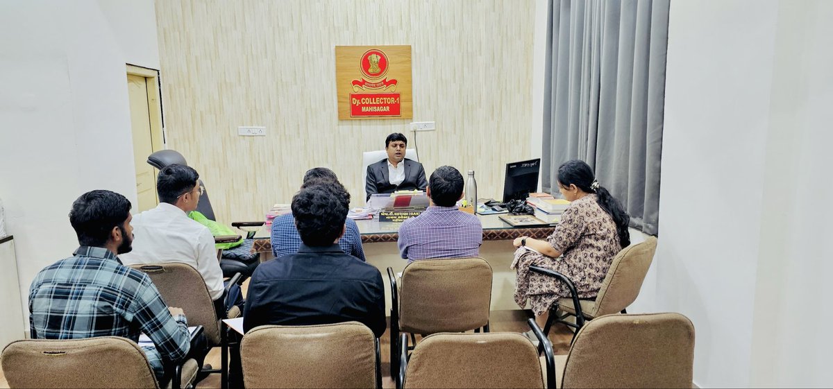 hareshmakw's tweet photo. બેઠકમાં સ્ટેમ્પ ડ્યુટી ચોરીના સંભવિત કેસોની ઓળખ, સ્થળ તપાસ, દસ્તાવેજોની ચકાસણી, બજાર કિંમત તથા વાસ્તવિક વ્યવહારની હકીકતોની ચકાસણી અને જરૂરી હોય ત્યાં સ્ટેમ્પ ડ્યુટીની વસૂલાત માટે કાયદેસરની કાર્યવાહી હાથ ધરવા અંગે પણ માર્ગદર્શન આપવામાં આવ્યું હતું. https://t.co/6c4rRQEF0u