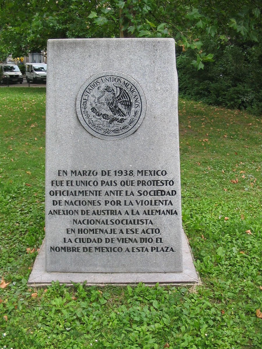 BetoTol7304's tweet photo. En 1838 México fue el único país que protestó ante la liga de las naciones cuando Hitler se anexo Austria, de hecho en Viena hay una plaza que lleva el nombre de nuestro país
Hoy la fascista @Claudiashein no se atreve a condenar a #PutinGenocida por la invasión a Ucrania 🤦😡 https://t.co/0GXmtgEM8o