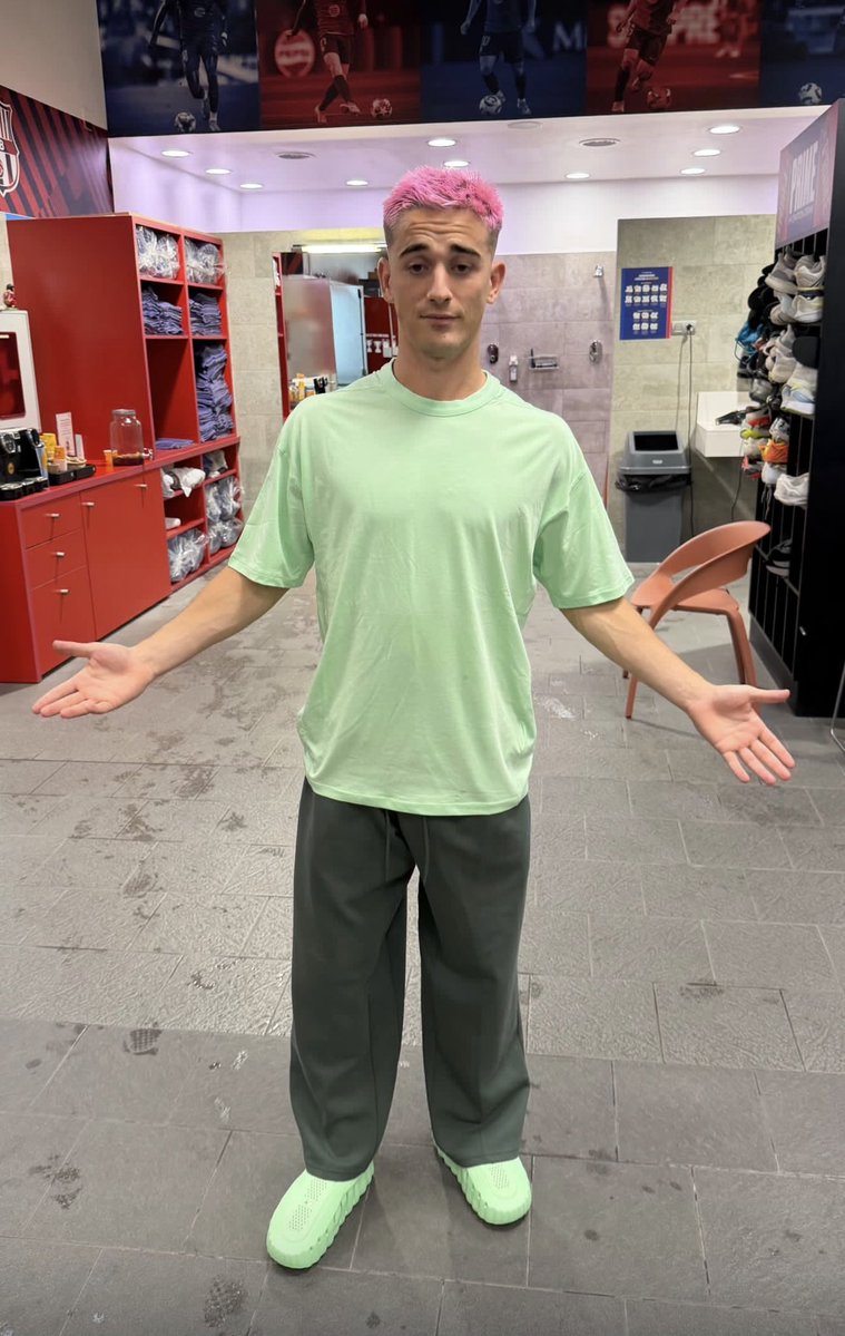 gaviraz_'s tweet photo. im dying https://t.co/2PvNbdw4iW