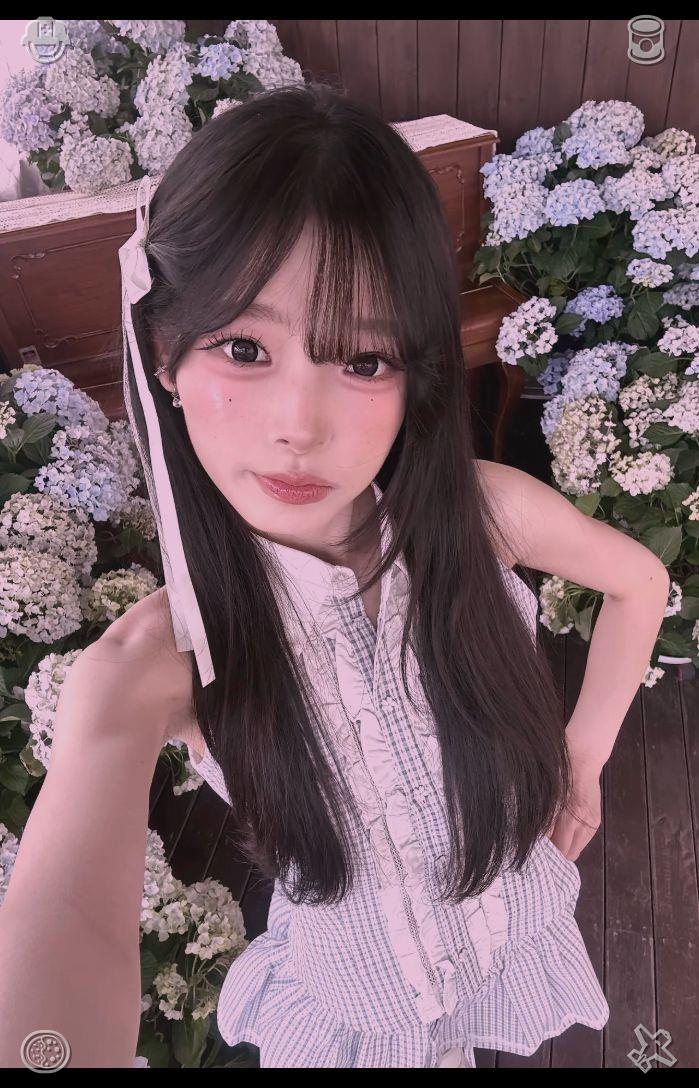 LordJeevan27's tweet photo. A gentle, harmonious ring echoes from the doorbell, catching Clara off guard—visitors are rare on drizzly afternoons. She makes her way over and pulls the door open, only to find Eleanor, James, and a tiny, fluffy pup whose coat is damp from the downpour. 🍐 Played darts with m https://t.co/1hMN2tTphy