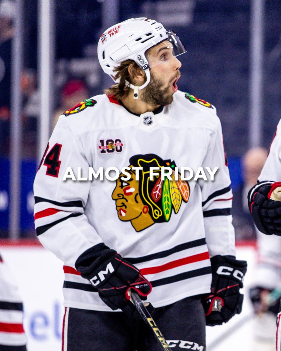 NHLBlackhawks's tweet photo. another day closer to hockey 🤝 another day closer to the long weekend https://t.co/QwfSuMbcKN
