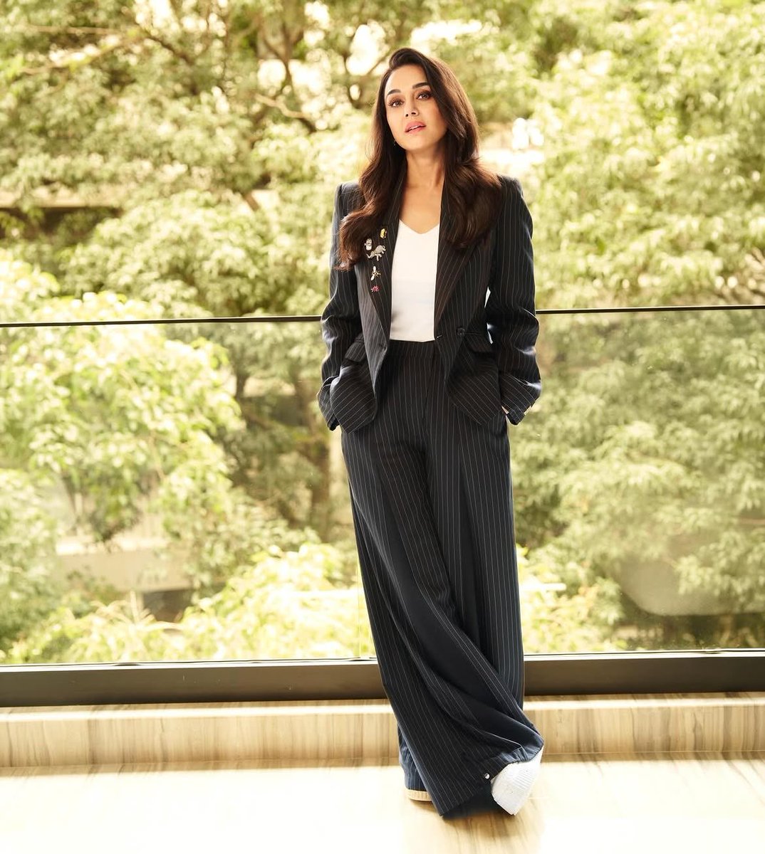 realpreityzinta's tweet photo. Bringing on the Madam H “Vibe” as we start the promotions &amp; press interviews for VIBE🤩  Ting !

@lipstickjunkbox 
#KanikaGoyalLabel 
#JayKanojia 
@bhakti_vakil https://t.co/MnT7A7M3OA