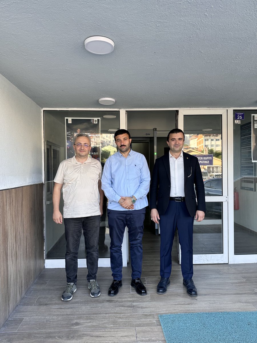 BoluBAP's tweet photo. Bolu Büyük Aile Platformu Başkanı Prof. Dr. Mustafa Yiğitoğlu, Türkiye Sakatlar Der. Bolu Başk Ömer Demirtaş, İstanbul AK PARTİ il Yön. Kurulu Üy. II.  Böl. Sos. Politikalar Bşk. Sn. Fatih Dünemez ile bir araya geldik. İlimizde Aileye yönelik projeler konusunda istişareler yaptık https://t.co/uFjgg84Sak