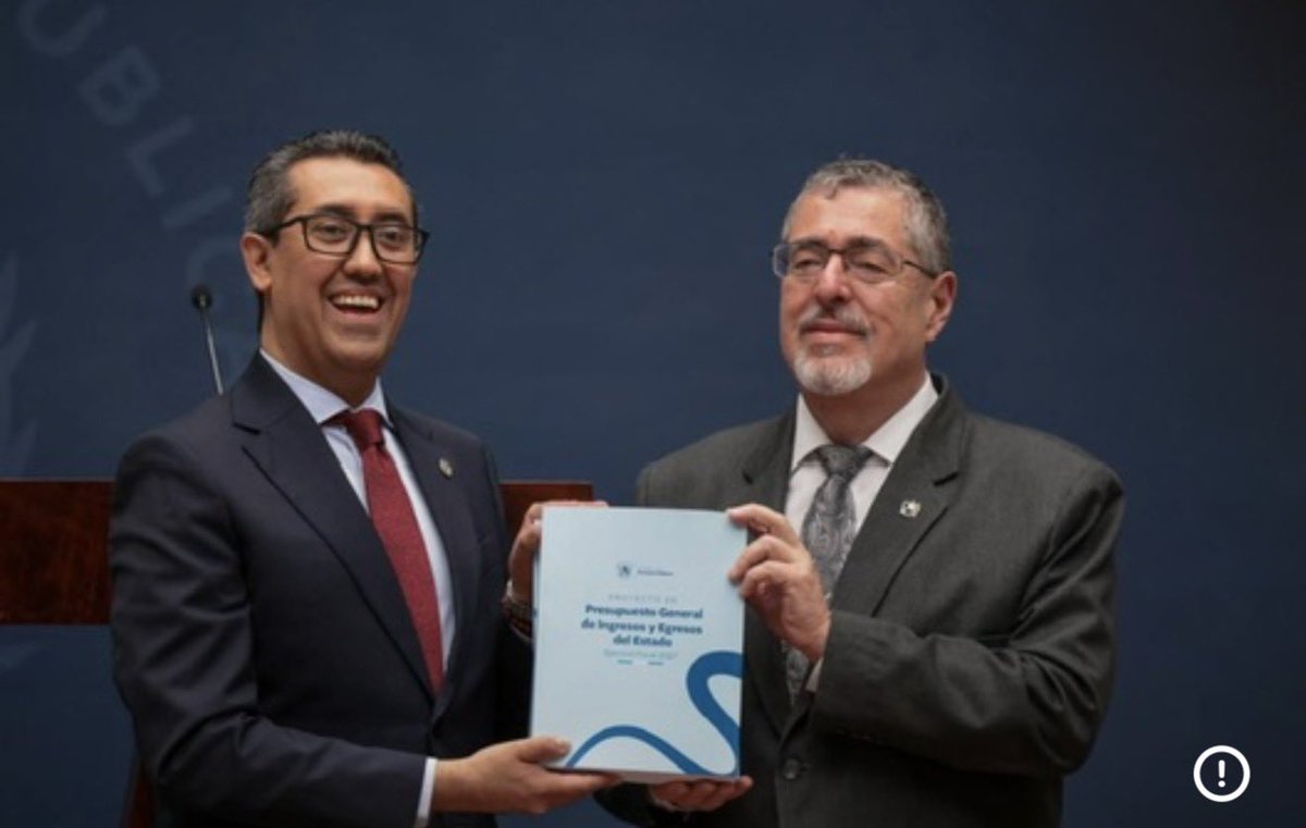 marvindelcid's tweet photo. La sonrisa de dos integrantes del #PactoDeCorruptos 

El responsable de muchas ilegalidades en el @MinfinGT,  el ministro Jonathan Menkos @jmenkos y su jefe el presidente de #Guatemala, Bernardo Arévalo @BArevalodeLeon https://t.co/Hy9kWO26mm