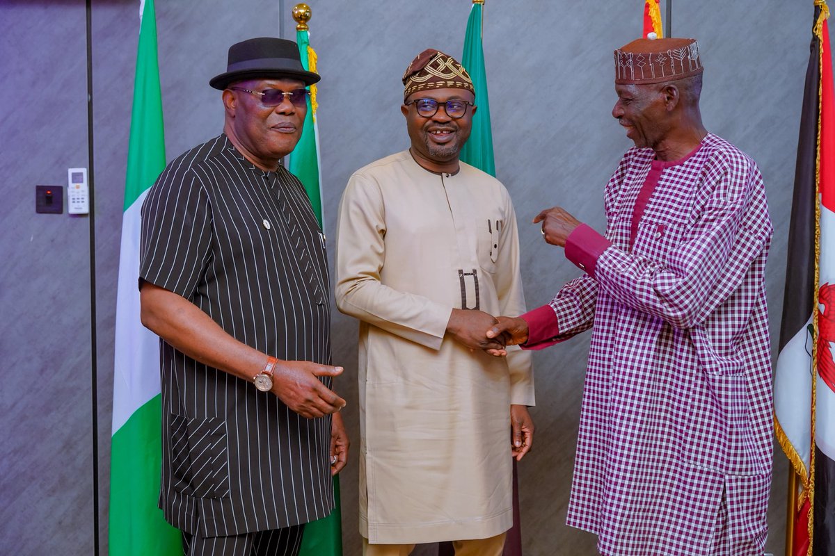 BTOofficial's tweet photo. Earlier today, I received the Ondo State chapter of the All Progressives Congress (APC) reconciliation committee, chaired by Hon. Biyi Poroye, in Abuja. https://t.co/gLn9nBtWr5