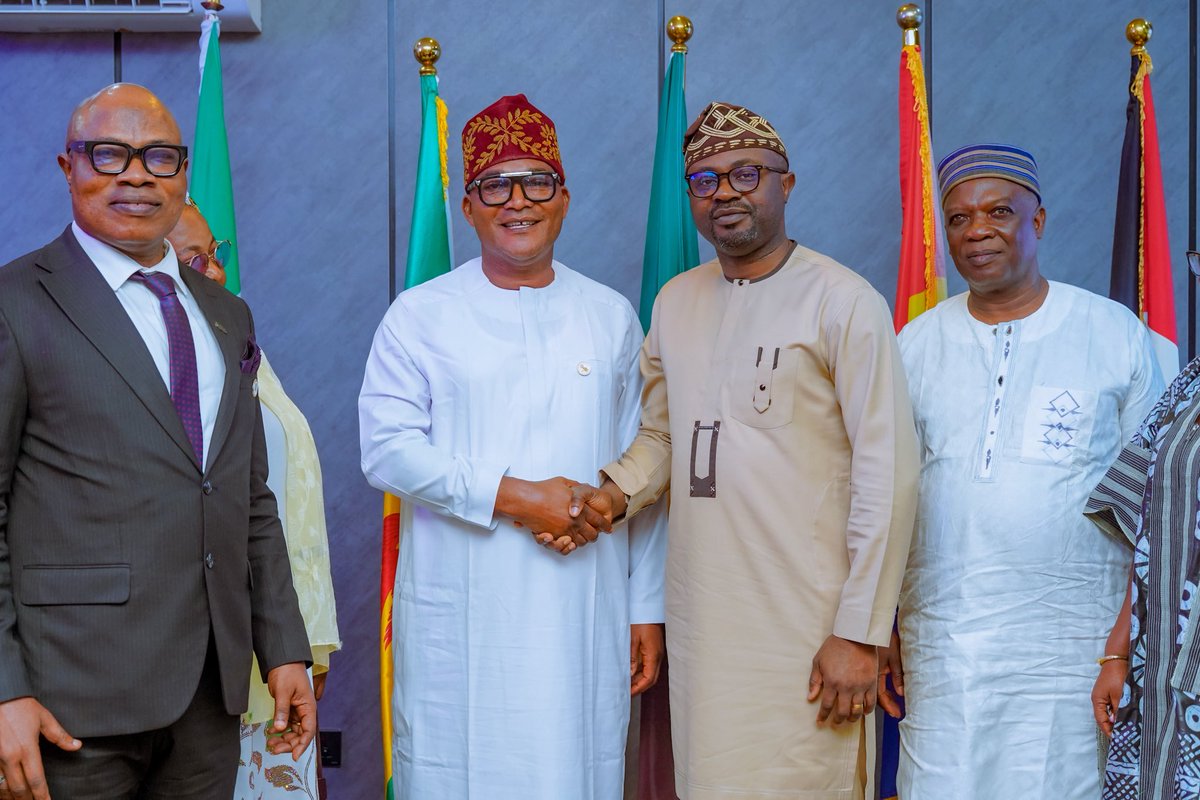BTOofficial's tweet photo. Earlier today, I received the Ondo State chapter of the All Progressives Congress (APC) reconciliation committee, chaired by Hon. Biyi Poroye, in Abuja. https://t.co/gLn9nBtWr5