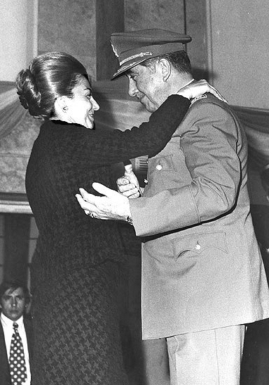 luisrodriguezrm's tweet photo. No alcanzo a ver bien quiénes son los que están con Videla y Pinochet. Vos? https://t.co/D2d5ina1Du