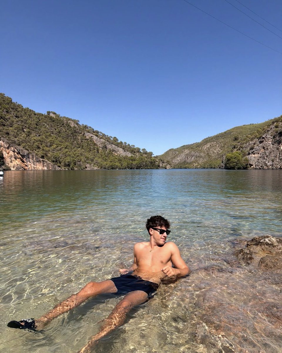 GuilleTDAILY's tweet photo. “se acaba el verano:(” | Guille vía Instagram post

https://t.co/HpximMAbXi https://t.co/HbeuIX1I96