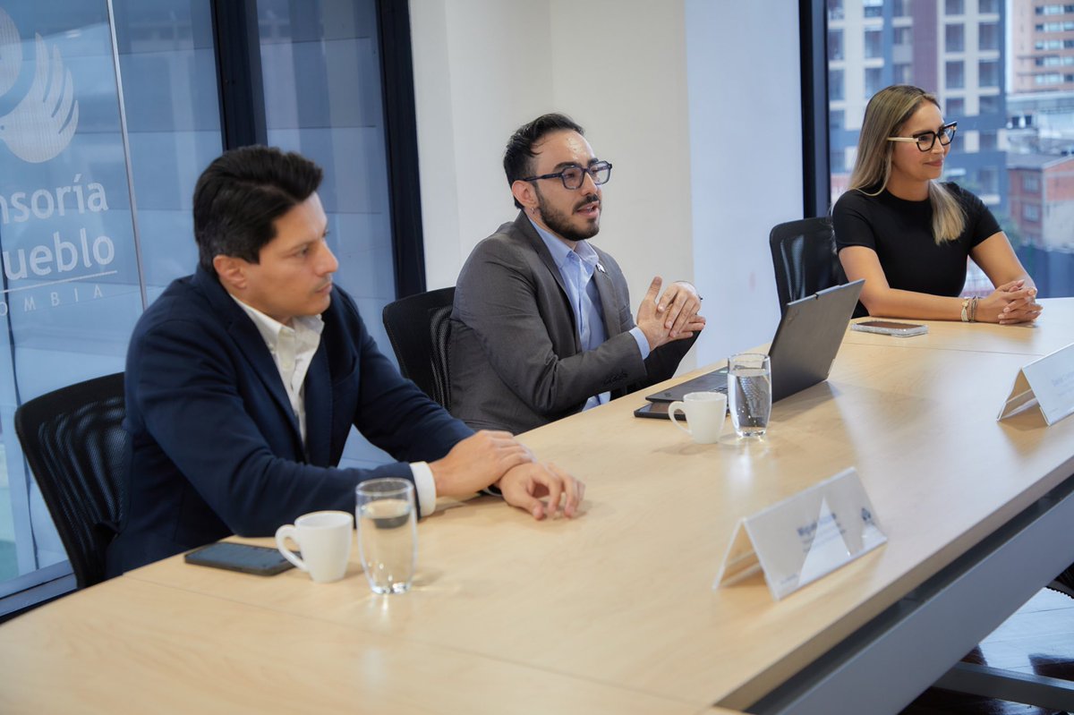 DefensoriaCol's tweet photo. La Defensora del Pueblo, @MarnIris, se reunió con la Federación Nacional de Personerías de Colombia (@FenalperCo) para coordinar la participación de la entidad en la Asamblea General de Fenalper 2026 y en la Asamblea de la Alianza Global del Ombudsperson Local (@agol_oficial), que se realizarán el 9 y 10 de septiembre en Barranquilla.

Durante el encuentro se avanzó en la preparación de una agenda académica para articular las reflexiones y actividades, cuyo eje temático será el derecho emergente a la Ciudadanía con enfoque territorial.

🧵👇🏽
