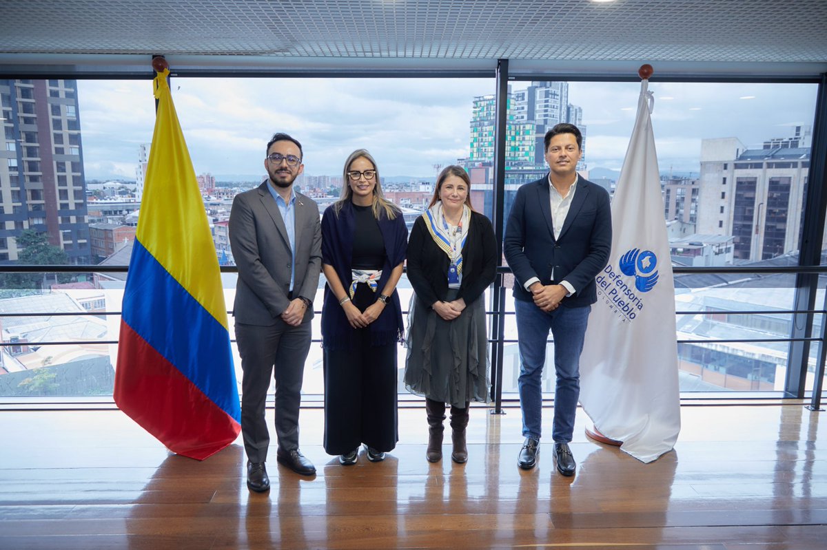 DefensoriaCol's tweet photo. La Defensora del Pueblo, @MarnIris, se reunió con la Federación Nacional de Personerías de Colombia (@FenalperCo) para coordinar la participación de la entidad en la Asamblea General de Fenalper 2026 y en la Asamblea de la Alianza Global del Ombudsperson Local (@agol_oficial), que se realizarán el 9 y 10 de septiembre en Barranquilla.

Durante el encuentro se avanzó en la preparación de una agenda académica para articular las reflexiones y actividades, cuyo eje temático será el derecho emergente a la Ciudadanía con enfoque territorial.

🧵👇🏽