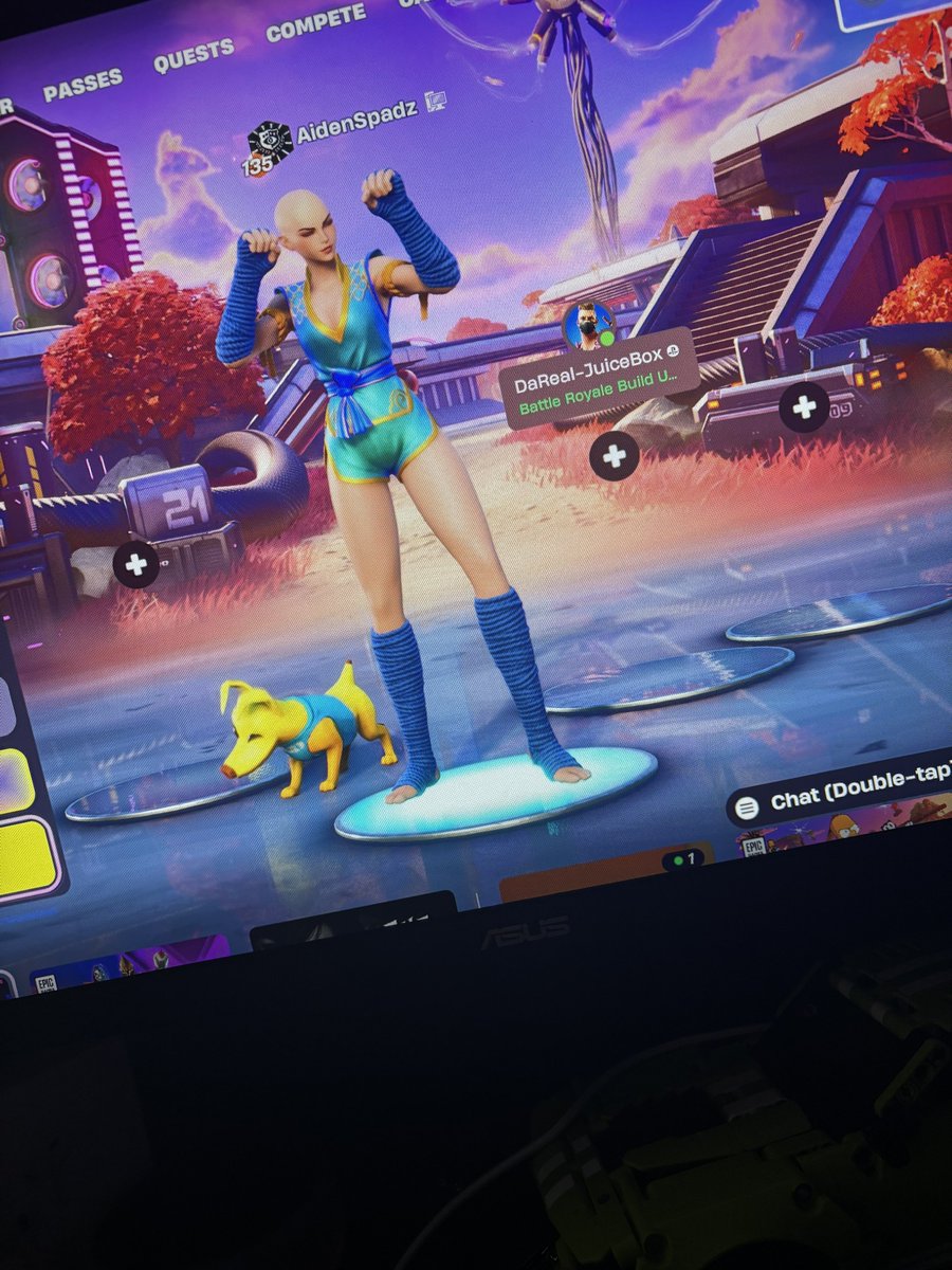 Spadzwrld's tweet photo. @FortniteStatus Why is the skin bald https://t.co/BfZSEXIuSq