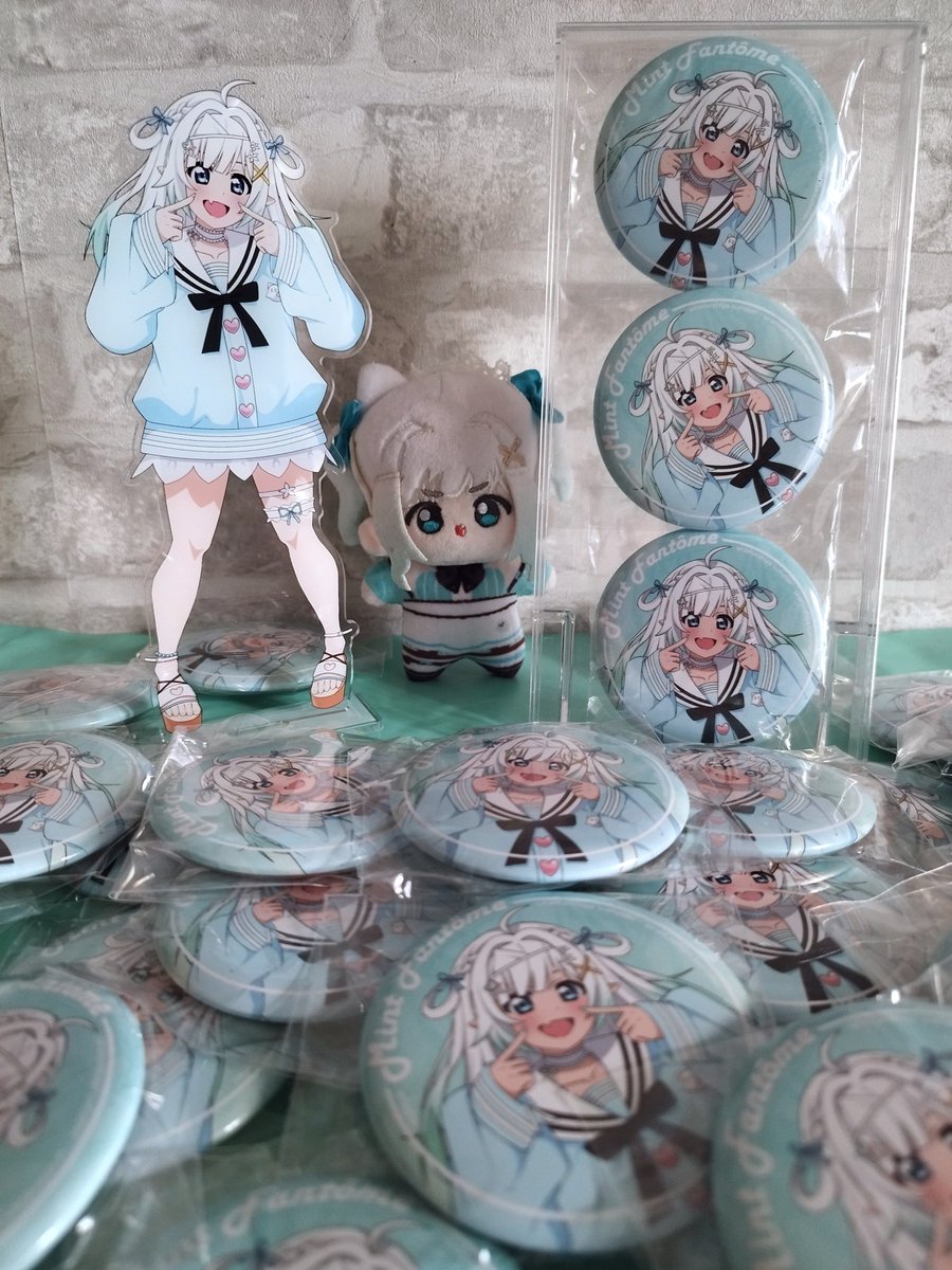 choccyminto's tweet photo. It's my second year attending VeXpo, so I upped my freebies game :

💚 7,5cm Minto badges! 💚

If you see me roaming around the con, please don't hesitate to ask for one! I will have a whole bag of them hanging onto my Minto itabag, so don't be shy~

#Fantography https://t.co/GCPtOAGmsV