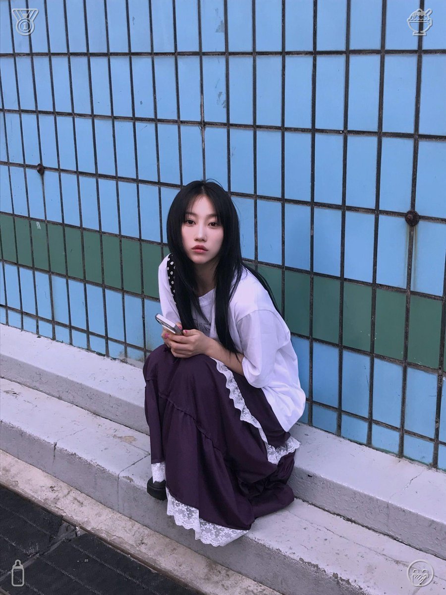cam_losan's tweet photo. Clara took a slow sip of her latte, enjoying its smooth, velvety taste, and let her gaze drift over to the window. High up on the topmost limb of a tall cat tower sat a petite calico feline, her coat a mosaic of ginger, ebony, and ivory. Her ears were pressed tightly back agains https://t.co/Cn6O9UzzS9