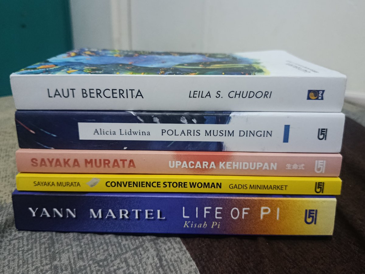 gavitwt's tweet photo. @basebuku #wts #zonauang 

indonesian novel @ 40k
howl's moving castle series take all 170k

bisa 🍊 tapi gak free ongkir
domisili jakpus https://t.co/nJh2rPhghX