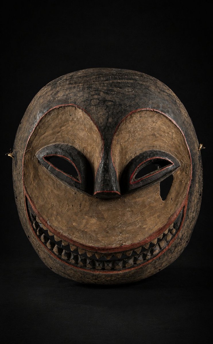 WISKIMMUSIC's tweet photo. Eket Mask, Southern Nigeria 🇳🇬 https://t.co/eJSigHbj1S