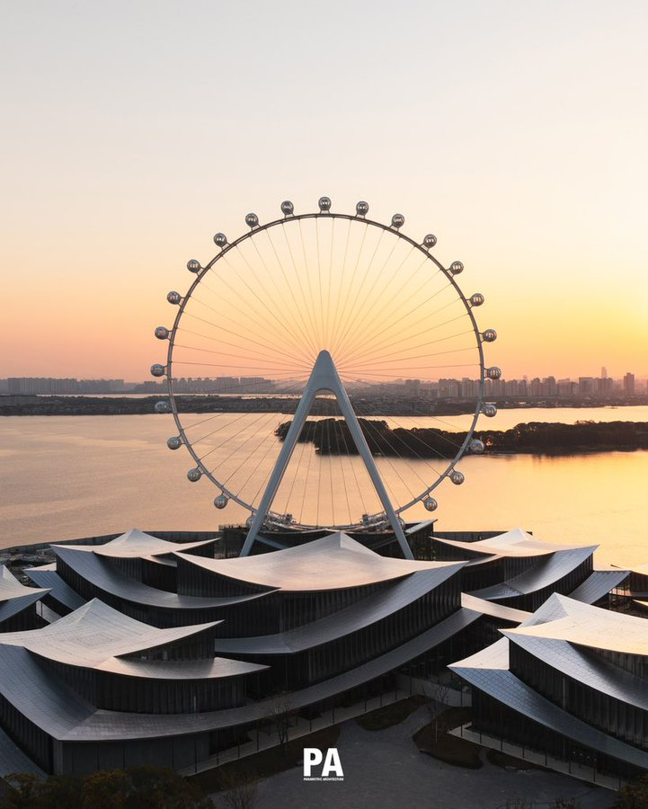 Ma_WuKong's tweet photo. 🇨🇳 Inaugurado el Museo de Arte Contemporáneo de Suzhou, en China.

El complejo de 60,000 metros cuadrados reinterpreta de forma moderna los tradicionales jardines de Suzhou, al lado del mítico lago Jinji.

Más infraestructuras para el pueblo. https://t.co/BfvjVPYfo2
