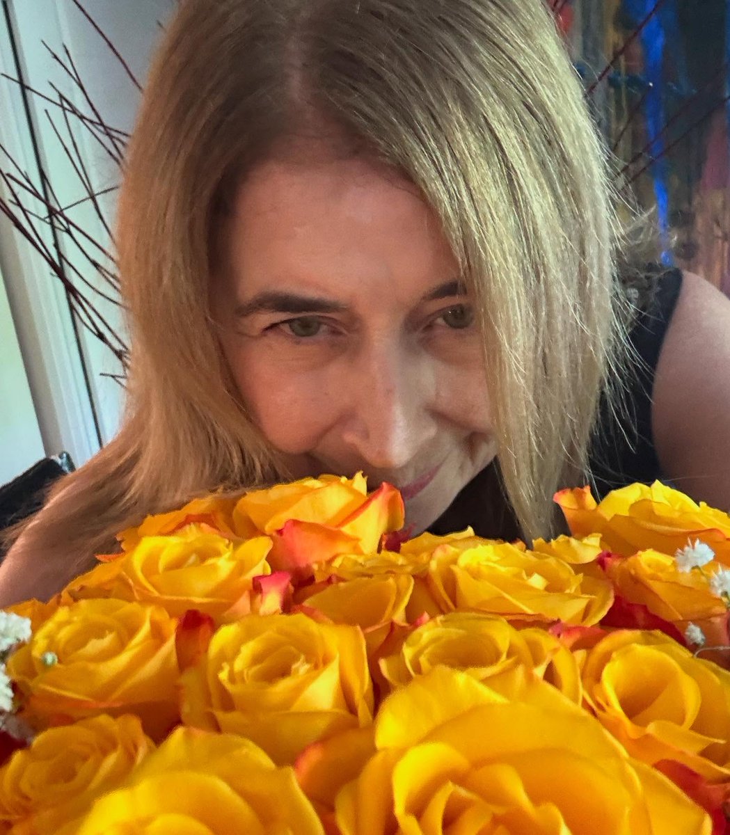 FabiolaBuetti's tweet photo. A beautiful bouquet of 24 yellow roses from my husband, Darrell, celebrating life’s blessings. https://t.co/l31mQO1on0
