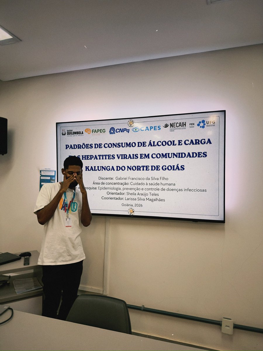 gabrielsva's tweet photo. Quem disse q arianator não pode ter doutorado https://t.co/sSQarof0si