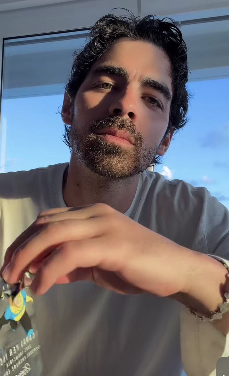 Lonelywarrior3's tweet photo. Hay imagines de Joe que se adhirieron tanto a mi mente. Algunas muestras son. https://t.co/dQVFtAmKAa