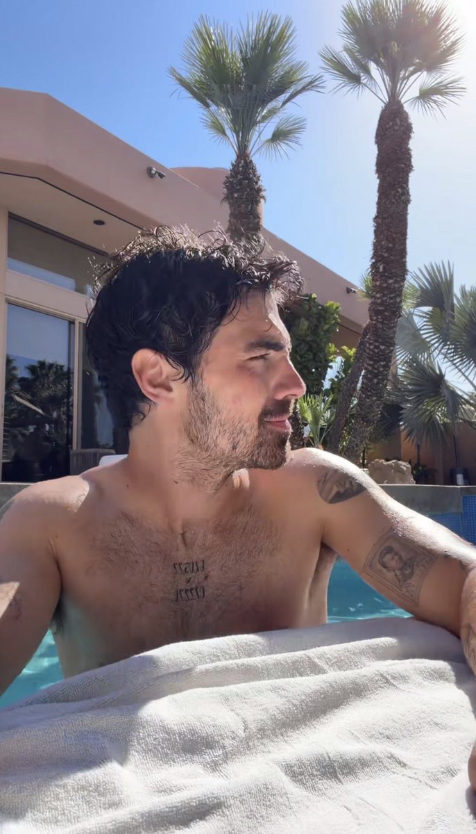 Lonelywarrior3's tweet photo. Hay imagines de Joe que se adhirieron tanto a mi mente. Algunas muestras son. https://t.co/dQVFtAmKAa
