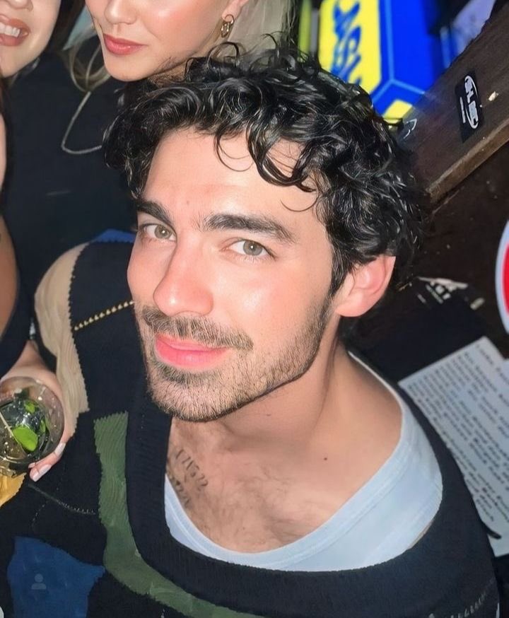 Lonelywarrior3's tweet photo. Hay imagines de Joe que se adhirieron tanto a mi mente. Algunas muestras son. https://t.co/dQVFtAmKAa