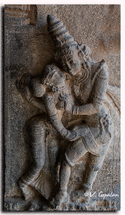 TheGopalan's tweet photo. These beautiful reliefs are on the pillars of the Mandapam in front of Varadharaja Perumal temple, Kanchipuram!

This mandapam is full of sculptures and one can easily spend hours here!

A peanut amount of Rs 5 is collected here for photography!

For what we get in this mandapam even Rs 50 is fully justified!