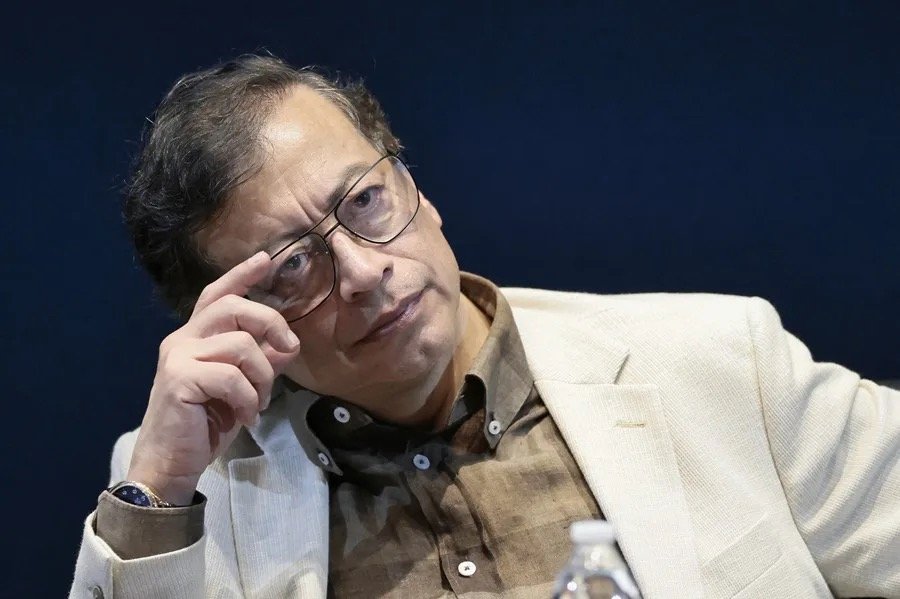 petrogustavo's tweet photo. Siempre articular la teoría y la practica. Praxis.

Si solo quedas en la teoría no cambias nada. Si sólo haces práctica puedes llevar a un pueblo al abismo. https://t.co/8TGKvfdi94