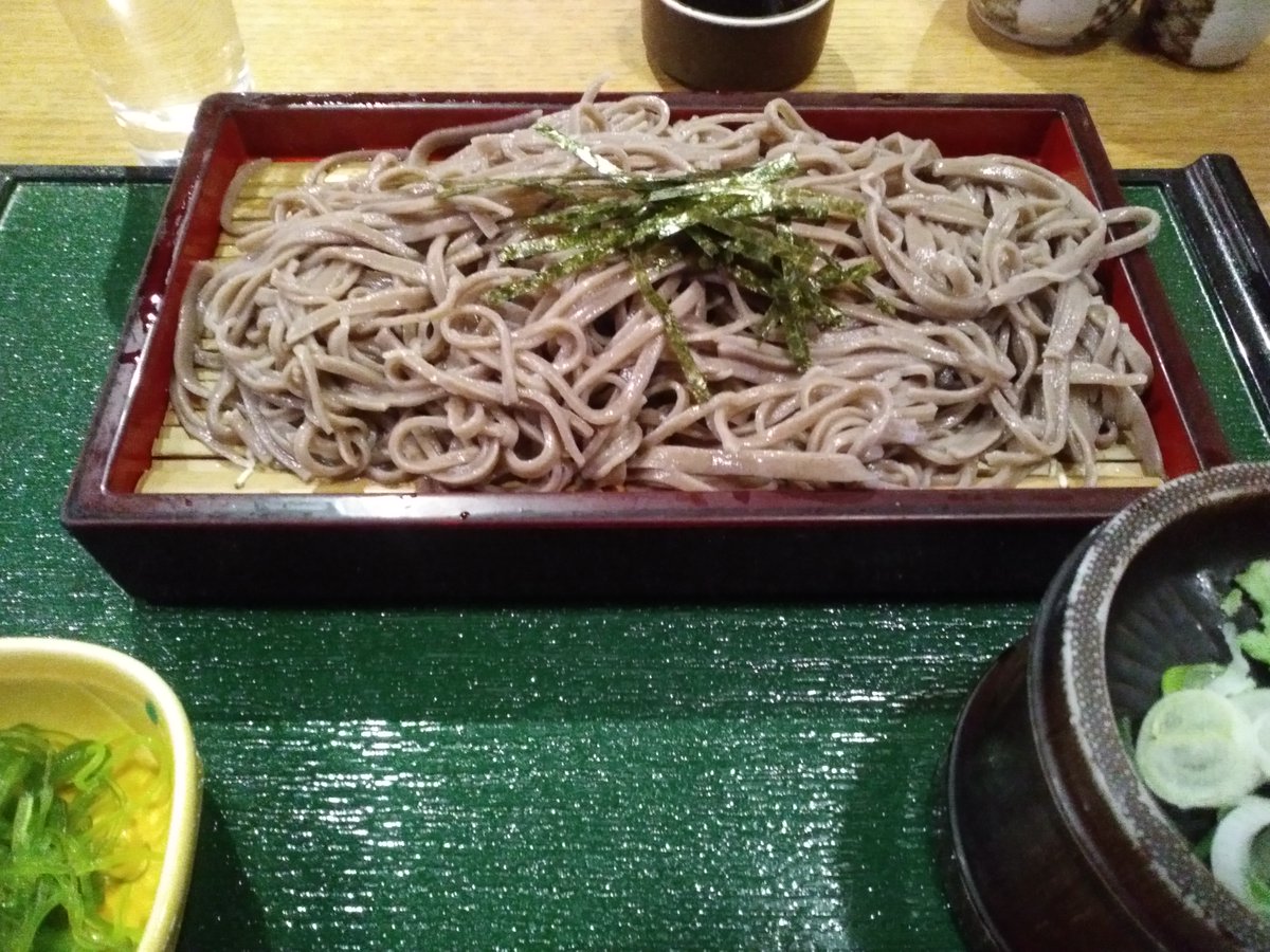 yosimonk's tweet photo. この蒲鉾とそばが、なんかよかった。
そんな富山の春の思い出。
＃富山駅　＃富山 https://t.co/yo8DKYITlz
